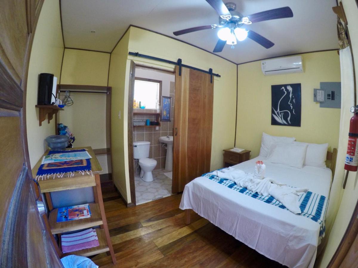 Chila'S Accommodations Caye Caulker Eksteriør billede