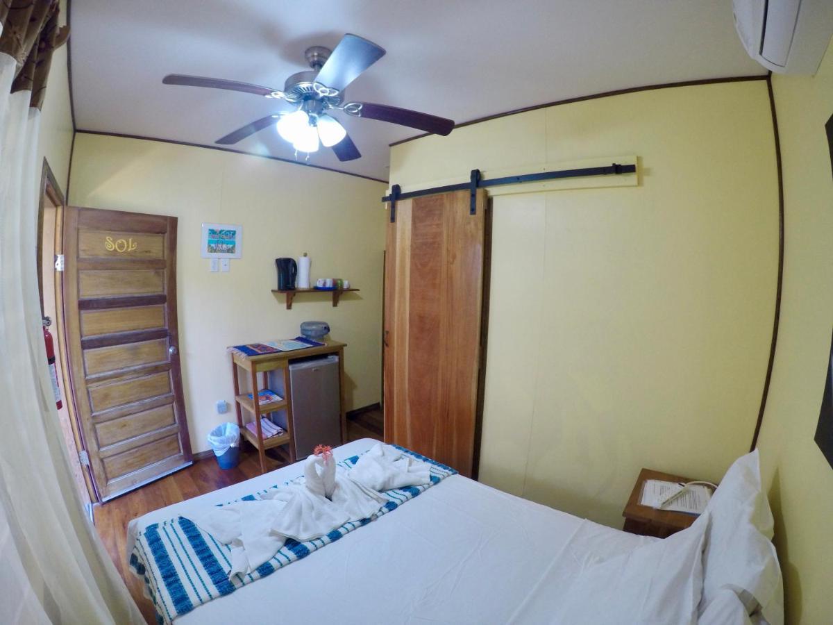 Chila'S Accommodations Caye Caulker Eksteriør billede